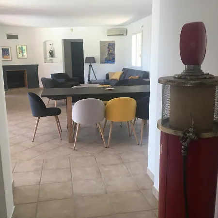 La Des Trois Iles Hotell 4*