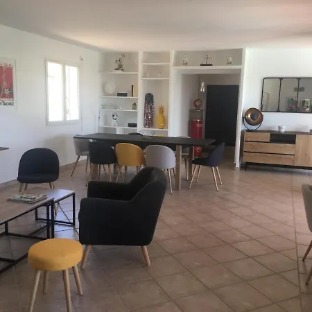La Des Trois Iles Hotel